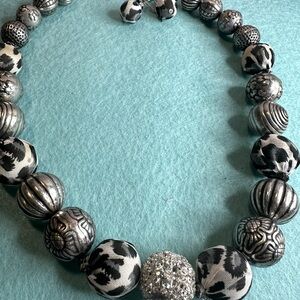 Gray Designer Bead Necklace (chunky) w/earrings Pre-owned